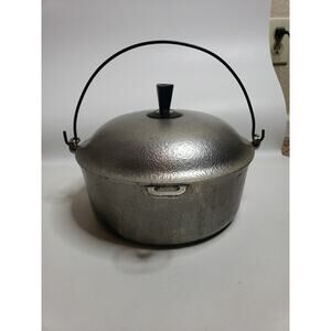 Vintage Club Aluminum Hammered Pot with Bale Handle Dutch Oven 4 1/2 QT